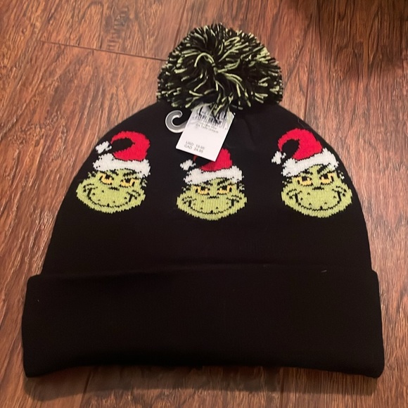 American Eagle Grinch toboggan - Picture 2 of 3